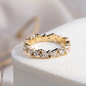 Bague d'éternité en or 18 carats avec diamants de laboratoire taille marquise et ronde, demi-pavé, cadeau de mariage, bijoux - Product Image 1