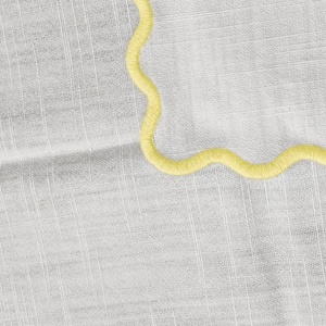 Serviette de table en coton jaune premium à bords festonnés pour la décoration de table d'hôtel ou de restaurant - Product Image 2