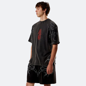เสื้อยืดคอกลมแขนสั้นสีดำลายพิมพ์สีแดงทรงปกติสำหรับผู้ชายปี 2026 ผ้าฝ้ายถัก 100% ระบายอากาศได้ดี สไตล์ฮิปฮอป - Product Image 1