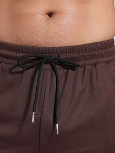 Pantalones cortos deportivos de doble capa diseñados para entrenamiento, correr y uso activo. - Product Image 3