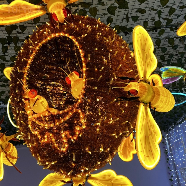 Waterproof Led Model Park LED Realistic Effect Beehive Shaped Ecor Queen Bee Swarm Christmas Decorations Outdoor Motif Light