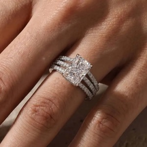 Elegante Anillo de Compromiso de Plata de Ley 925 con Moissanita de Corte Radiante de 3.5Ct y Anillo de Boda para Mujer en Venta - Product Image 1