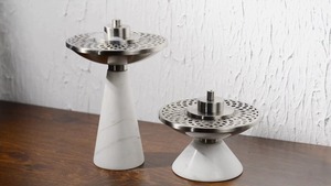 Quemador de Incienso Artesanal Ecológico de Acero Inoxidable con Tapa de Metal Plateado Tallada y Base Cónica para Aromaterapia - Product Image 6