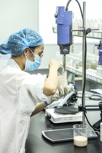 OEMカスタムロゴ引き締めリフティングネックファーミングフェイスクリームアンチエイジングフェイシャルクリームカスタマイズ - Product Image 6