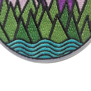 Nouvelle Arrivée de Conception Personnalisée : Écussons Brodés en Tissu Sergé pour Vêtements, Faible MOQ, Broderie avec Votre Logo - Product Image 5