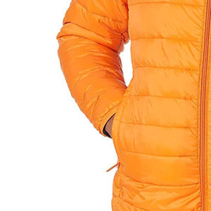 Blouson d'hiver matelassé personnalisé couleur unie, chaud et gonflant, avec col montant et fermeture éclair, vente en gros - Product Image 4