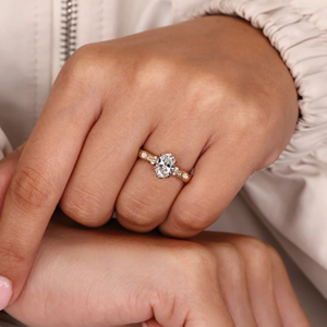 Anillo de Diamante Ovalado con Engaste de Garras de 1.95 Quilates, Cultivado en Laboratorio, Chapado en Oro, para Compromiso, Boda, Aniversario, Fiesta, 14k - Product Image 4