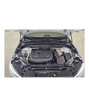 Volvo XC60 T8 2024 con Asientos de Cuero Ultra Brillantes, Caja de Cambios Automática, Cámara Trasera, Volante a la Izquierda, Solo 17,998 km de Kilometraje - Product Image 6