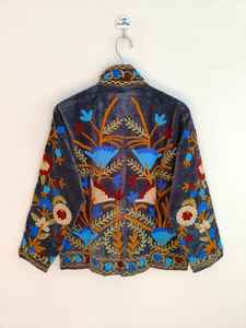 Chaqueta Suzani de lujo hecha a mano con bordado floral de terciopelo, estilo bohemio, arte folclórico, prenda distintiva, regalo para ella, abrigo Suzani, chaqueta de terciopelo. - Product Image 6