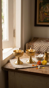 Ensemble de 2 lampes à huile traditionnelles en laiton pur, finition dorée, côtelées, pour Mandir, Diwali, Aarti, temple domestique - Product Image 5
