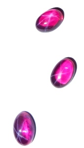 Rubis étoilé transparent ovale 4x6 mm 0,5 carat, cabochon poli créé en laboratoire avec effet étoile à 6 branches pour la fabrication de bijoux - Product Image 3