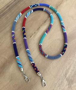 Lanière perlée tendance pour les enseignants et les infirmières, porte-badge à prix avantageux - Product Image 1