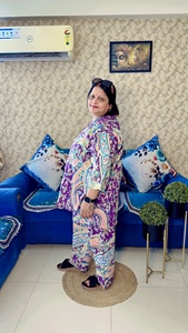 Conjunto de Dos Piezas para Mujer, de Algodón Puro, Estampado Floral, Sin Tejer |   Estilo de Oficinista |   Top Corto y Pantalones Hasta la Rodilla |   Un bolsillo lateral |   Transpirable - Product Image 4