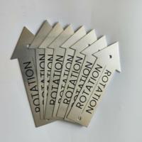 Pelat Nama Logam Embossed Berbahan Aluminium Brushed dengan Perekat, untuk Peralatan Logo Merek Kustom