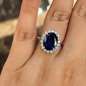 Anillo de Compromiso de Plata de Ley 925 con Moissanita y Zafiro Ovalado Rojo/Azul/Verde, Diseño Halo de Lujo para Mujer - Product Image 5