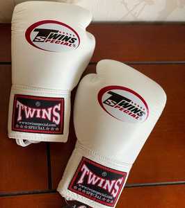 Gants de kick-boxing TWINS personnalisables de haute qualité, en cuir de vachette pleine fleur, rembourrage épais, respirants RL-BG-208 - Product Image 2