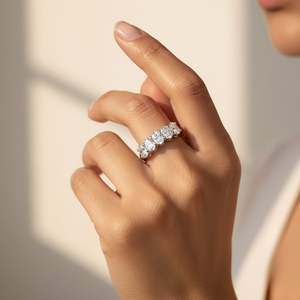 Anillo de media eternidad con engaste de puntas y corte ovalado de 1.40 quilates - Product Image 6