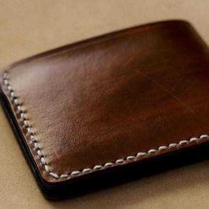 Cartera Bifold Corta Vintage de Cuero Genuino de Alta Calidad para Hombre con Logotipo Personalizado |   Oveja Hecha a Mano - Product Image 3