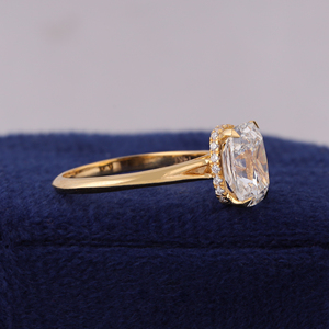 Bague en or jaune 10 carats avec diamant de laboratoire taille coussin de 4,00 carats, style ancienne mine, halo dissimulé - Product Image 2