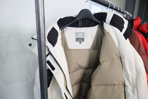 Yoursup Chaqueta Acolchada de Plumas de Pato y Ganso Coreanas Auténticas Usadas, Fardo de 100 kg, Video Verificado Transparente, Venta al por Mayor Ukay, En Stock - Product Image 6