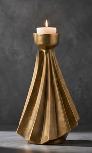 Candelabro de Metal Dorado Abstracto de Lujo, Diseño Acanalado Único, Soporte para Velas Cónicas, Decoración Artesanal para Mesa de Sala de Estar u Hotel - Product Image 4