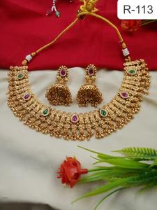 Conjunto de Collar Choker de Latón Chapado en Oro Antiguo con Incrustaciones de Piedras Verdes y Rosas, Joyería Jhumka para Bodas y Fiestas Indias - Product Image 3