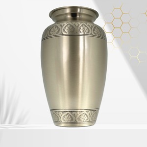 โกศแกะสลักด้วยมือแบบพรีเมี่ยมสำหรับขี้เถ้าทำจากทองเหลือง - Product Image 2