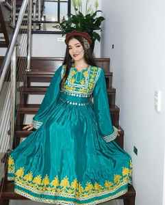 Robe afghane traditionnelle pour femmes, élégante, en dentelle brodée, longueur genoux, col en V, pour mariage et fêtes, style vintage - Product Image 2