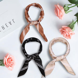 Foulard en satin tendance, bandana imprimé personnalisé, foulards floraux effet soie, foulard carré en satin pour cheveux, bandanas pour femmes - Product Image 3