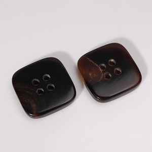 Botones de Cuerno Natural de Búfalo Hechos a Mano, Ecológicos, Diseño Personalizado, Cuadrados, Lisos, de 4 Agujeros, para Coser - Product Image 2