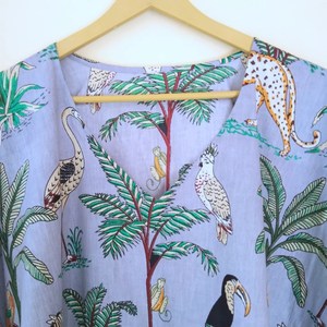 Vestido indio hecho a mano con estampado floral vintage de la selva, cuello en V, manga 3/4, largo hasta la rodilla, 100% algodón, silueta en A, tipo caftán para mujer. - Product Image 1