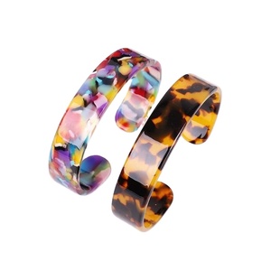 กำไลข้อมืออะคริลิคทำจากเรซินเครื่องประดับกำไลข้อมืออะคริลิคหลากสี - Product Image 1