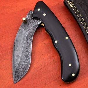 Cuchillo de Caza de Acero de Damasco con Hoja de Punta Caída y Borde Biselado, Mango Negro con Pernos de Latón, Herramienta de Supervivencia para Exteriores - Product Image 1