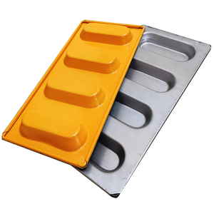 Fournisseur leader vendant des moules et plateaux de cuisson antiadhésifs à 4 cavités ovales pour gâteaux et muffins, pour usage en boulangerie - Product Image 1