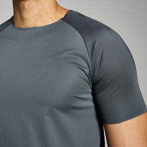 Camiseta Deportiva de Compresión para Gimnasio, Color Sólido Personalizado, Nueva Llegada, Precio Bajo, Venta al Por Mayor de Fábrica, Ajuste Muscular, Transpirable - Product Image 5