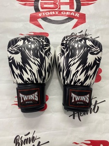 Gants de boxe professionnels sur mesure de qualité supérieure, en cuir synthétique et cuir de vachette véritable, pour l'entraînement. - Product Image 1