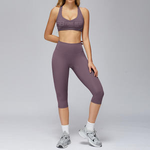 Ensemble de yoga 2 pièces grande taille pour femme : brassière de sport et pantalon court taille haute – Tenue de fitness et d'entraînement OEM - Product Image 4
