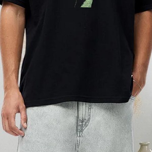 T-shirt noir oversize pour homme avec impression de main verte et citation motivante, sérigraphié, col rond, manches courtes, style décontracté - Product Image 3
