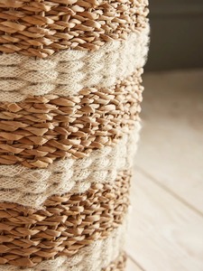 Juego de 2 cestas de mimbre blanco a rayas, cestas de almacenamiento hechas a mano, venta al por mayor, ecológicas, hechas en Vietnam - Product Image 4