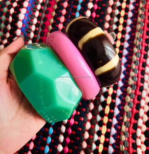 Bracelets en résine vintage pour femmes, accessoires de bijoux ethniques classiques fabriqués en Inde - Product Image 1