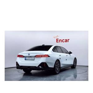 BMW Serie 5 520i M Sport 2023 con Caja de Cambios Automática, Volante a la Izquierda, Asientos de Cuero, Cámara Trasera, 27.078 km - Product Image 2