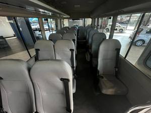 Autobús Toyota Coaster 4.0D de 23 plazas, usado, año 2023 - Product Image 5