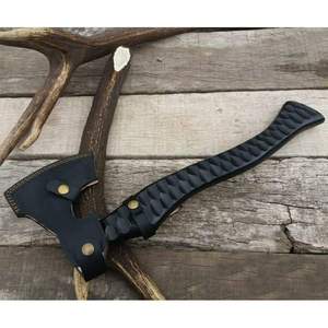 Hache tactique forgée à la main avec manche en bois et fourreau en cuir, lame en acier au carbone pour la survie en extérieur - Product Image 4