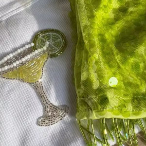 Elegante blusa étnica con bordado de cuentas para uso casual, blusa moderna con bordado de cuentas y diseño único. - Product Image 2