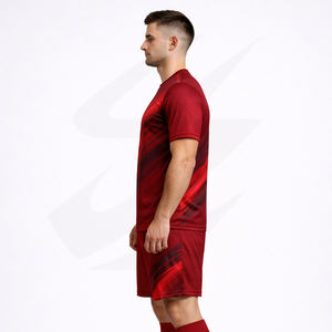 Uniforme de Fútbol Personalizado para Equipos, Camiseta de Fútbol de Malla de Poliéster, Sublimación por Transferencia de Calor, MOQ Bajo, Fábrica OEM - Product Image 4