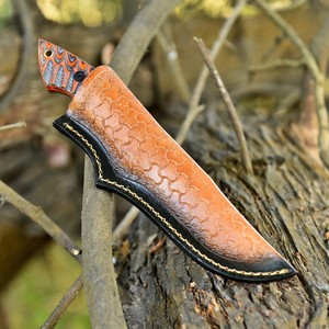 Cuchillo de Hoja Fija de Acero de Damasco Hecho a Mano Nordic Forge de 9 Pulgadas, EDC, Full Tang, para Caza, Desollado y Camping, con Mango de Madera Pakka y Funda de Cuero - Product Image 5