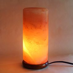 Lámpara cilíndrica tallada de sal rosa del Himalaya natural, luz nocturna de cristal de sal, lámpara de noche USB, decoración para el hogar, madera de acacia - Product Image 1
