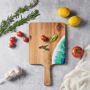 Planche à découper en bois avec incrustation de résine noire, planche de service et de découpe avec poignée pour la cuisine et le plateau à fromage - Product Image 4