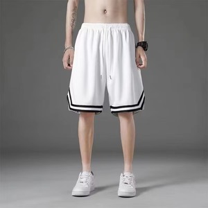 Shorts de bain noirs pour hommes à séchage rapide avec bande latérale blanche et cordon de serrage à la taille, style décontracté et sportif - Product Image 3