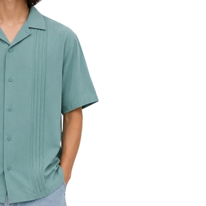 Camisa Casual de Verano para Hombre, Color Verde Mar, Cuello Campana, Pliegues Verticales, Manga Corta, Botones, Personalizable con Logotipo, Fabricante OEM - Product Image 4